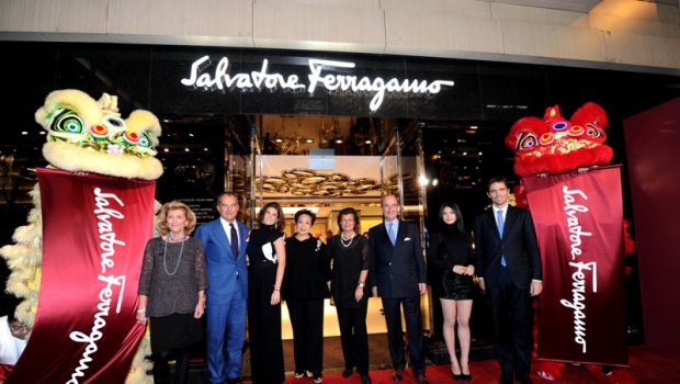 Salvatore Ferragamo Hong Kong: riaperto il flagship store nel Mandarin Oriental, le foto del party