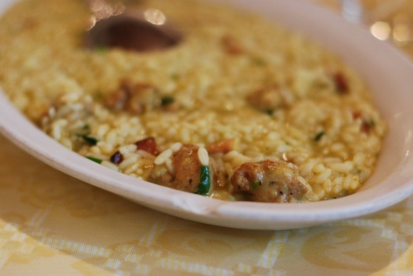 Come fare il risotto con salsiccia e funghi freschi con la ricetta originale