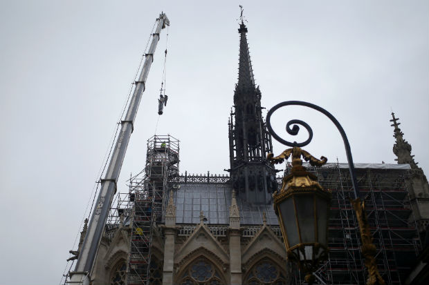 La Sainte Chapelle di Parigi | ritrova il suo arcangelo
