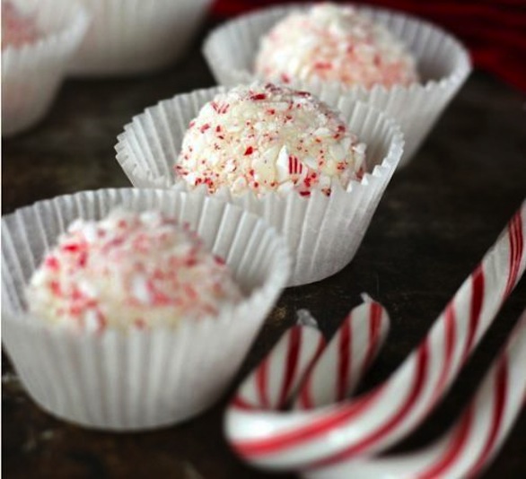 I tartufi natalizi al cioccolato bianco e zuccherini