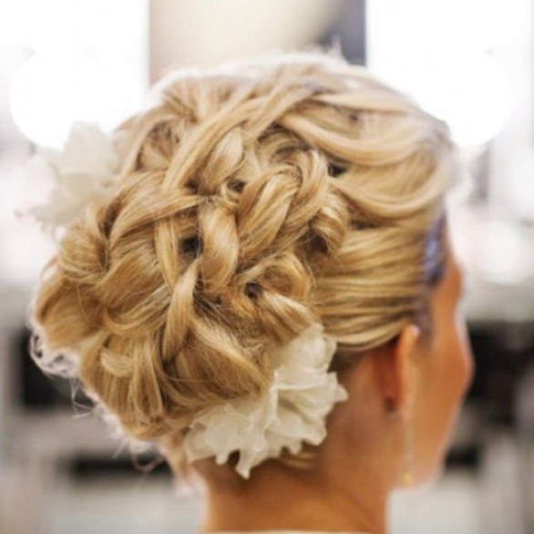 Acconciature da sposa con i capelli lunghi: le tendenze del 2014