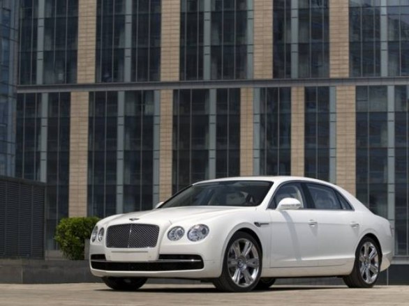 Bentley con la nuova Flying Spur a Los Angeles