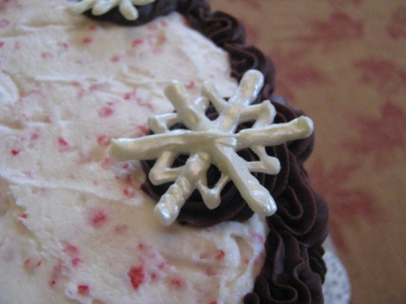 I fiocchi di neve in cioccolata per decorare i dolci natalizi