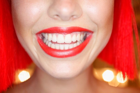 Lip gloss scintillante per Capodanno fatto in casa col trucco minerale