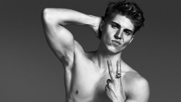 Versace Nolan Funk: il nuovo testimonial della campagna pubblicitaria maschile per la PE 2014