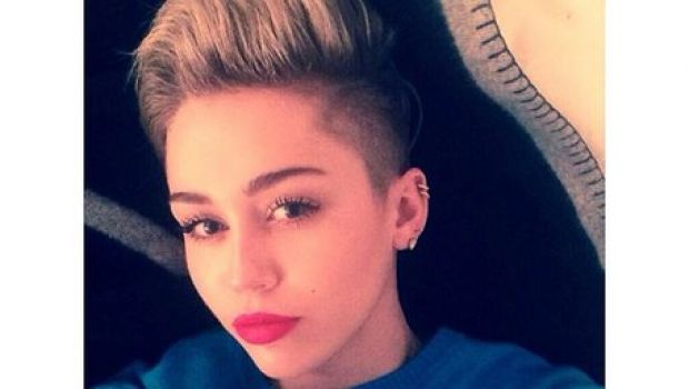 Instagram Selfie: il fenomeno della rete nel 2013, le celebrities da Miley Cyrus a James Franco