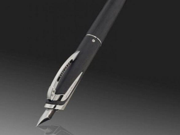 Penna di lusso Pininfarina Carbongrafite per Visconti eccelle nel design