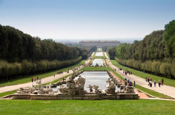 Reggia di Caserta colpita dal maltempo: chiuso il parco e il presepe napoletano