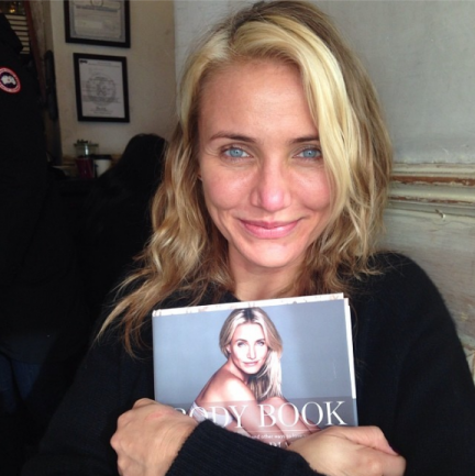 Cameron Diaz senza trucco su Instagram per presentare il suo libro