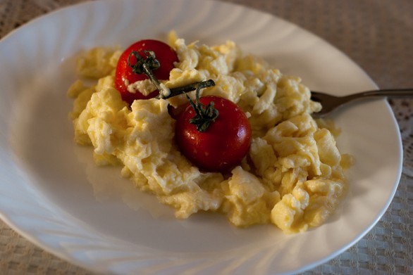 La ricetta delle uova strapazzate, base della colazione continentale