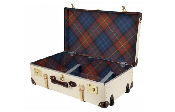 Vivienne Westwood Globetrotter, accessori da viaggio eleganti