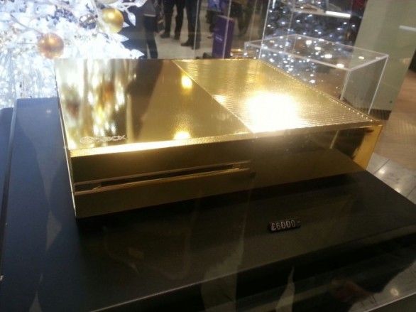 Harrods di Londra propone la Xbox One in oro per Natale 2013