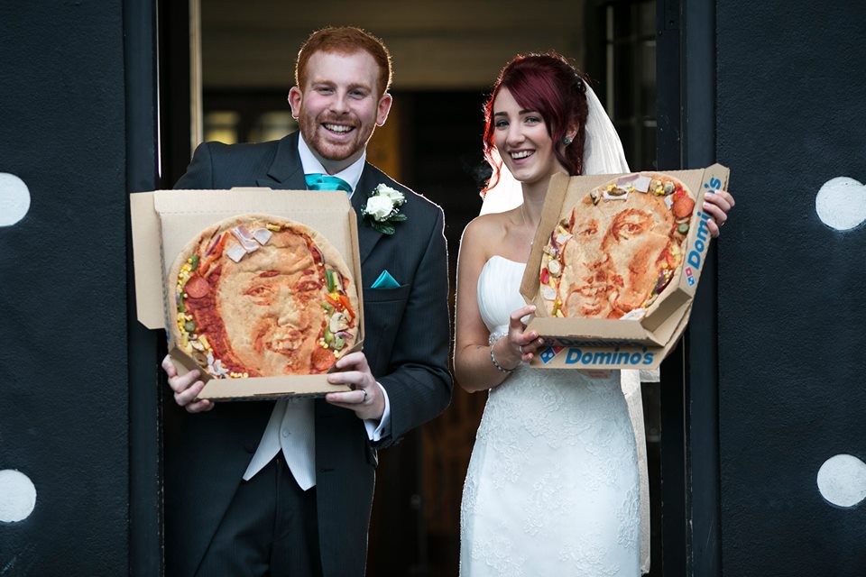 Un ritratto di pizza per festeggiare gli sposi, succede in Inghilterra