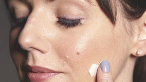 Come scegliere la crema per il viso da stendere come base per il trucco