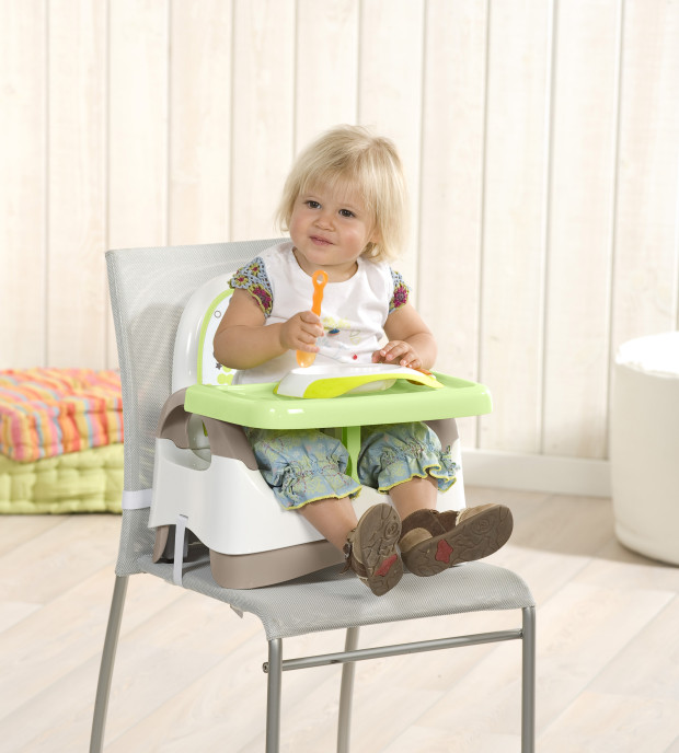 Design per bambini, il seggiolino alza sedia compatto e salvaspazio