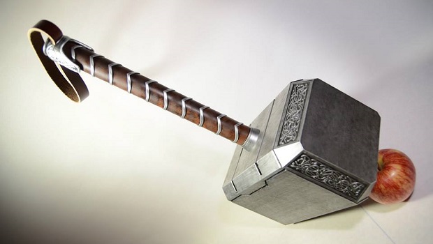 Mjollnir – Thor Hammer: ecco la Prop Replica del Martello di Thor della Lager Toys