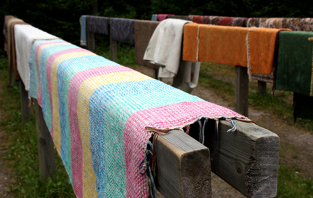 Come lavare a secco un tappeto in lana