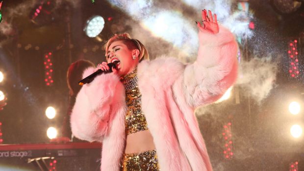 Capodanno 2014 New York: le foto del concerto con Miley Cyrus, Blondie, Icona Pop e Macklemore