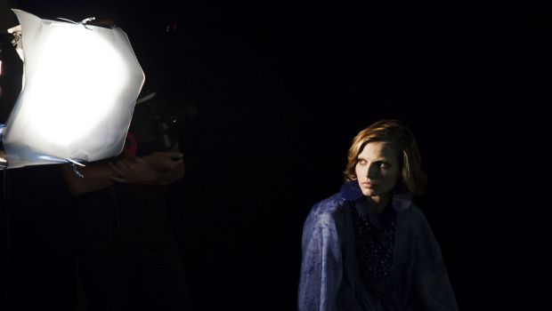 Giorgio Armani, la campagna pubblicitaria primavera estate 2014: le foto del backstage