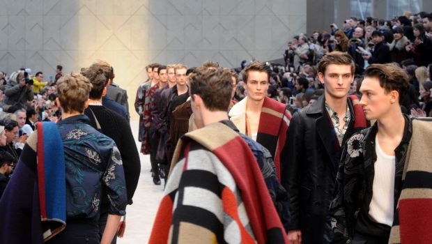 Sfilate Londra 2014: il viaggio pittorico di Burberry Prorsum, la collezione invernale 2014 2015