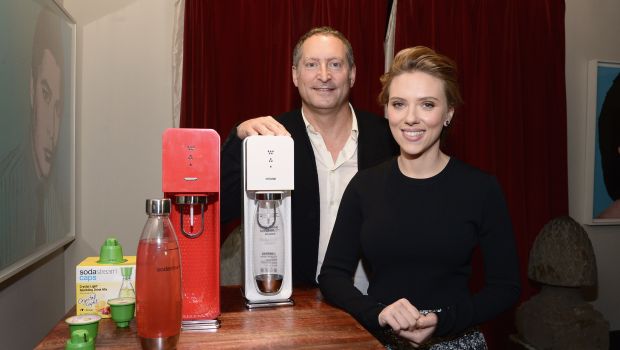 Scarlett Johansson Sodastream: l&#8217;attrice è Brand Ambassador, lo spot svelato al Super Bowl 2014