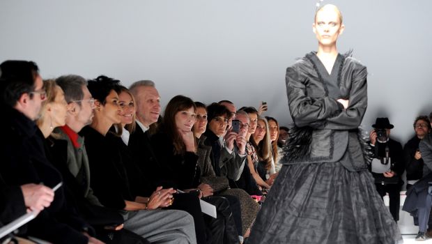 Sfilate Parigi Gennaio 2014 Alta Moda: debutta l&#8217;haute couture Schiaparelli, guest Carla Bruni