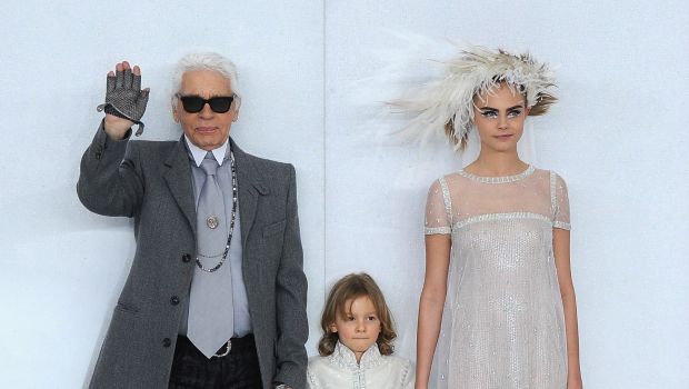 Sfilate Parigi Gennaio 2014 Alta Moda: lo sporty chic di Chanel, la sposa è Cara Delevingne