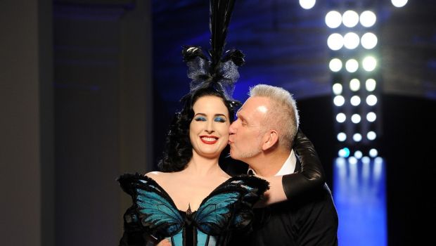 Sfilate Parigi Gennaio 2014 Alta Moda: il cabaret di Jean Paul Gaultier, guest Dita Von Teese