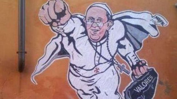 Street art a Roma: Super Papa Francesco è un&#8217;opera di Mauro Pallotta e piace al Vaticano