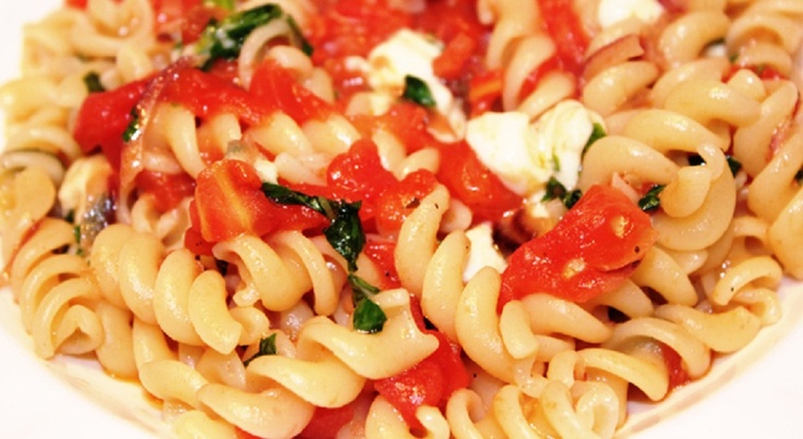 La pasta con mozzarella, la ricetta semplice e le varianti sfiziose