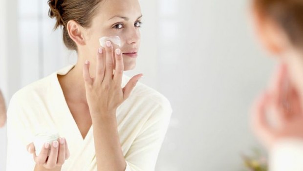 Prendersi cura del viso per la pelle a 20 anni, a 30 anni e a 40 anni