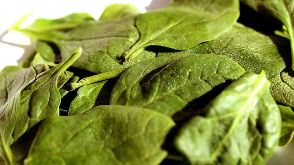 Come pulire gli spinaci da gustare in insalata o lessi