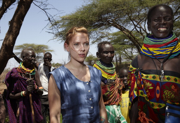 Scarlett Johansson lascia l’Oxfam, polemica per uno spot