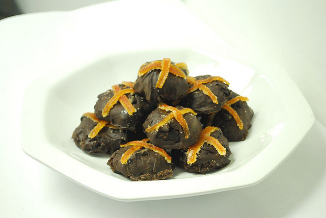 La ricetta dei tartufi al cioccolato aromatizzati all’arancia
