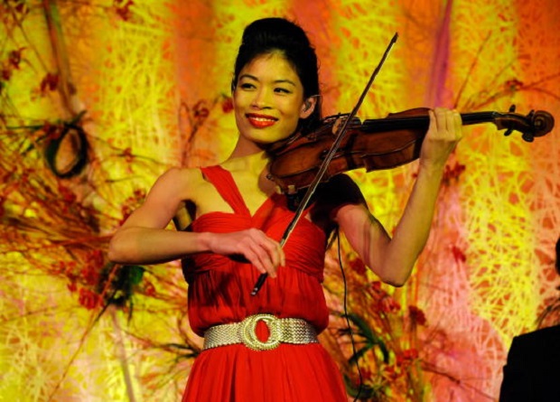 La violinista Vanessa Mae alle Olimpiadi di Sochi 2014 per la squadra di sci thailandese
