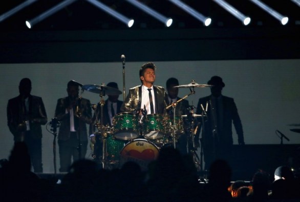 Super Bowl 2014: l&#8217;Half Time Show con Bruno Mars e i Red Hot Chili Peppers, video integrale e foto