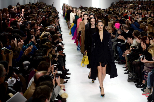 Christian Dior alle sfilate di Parigi con la collezione autunno-inverno 2014-2015