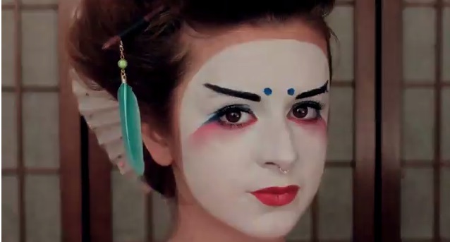 Acconciature veloci da fare in 10 minuti per Carnevale, hairstyle da geisha