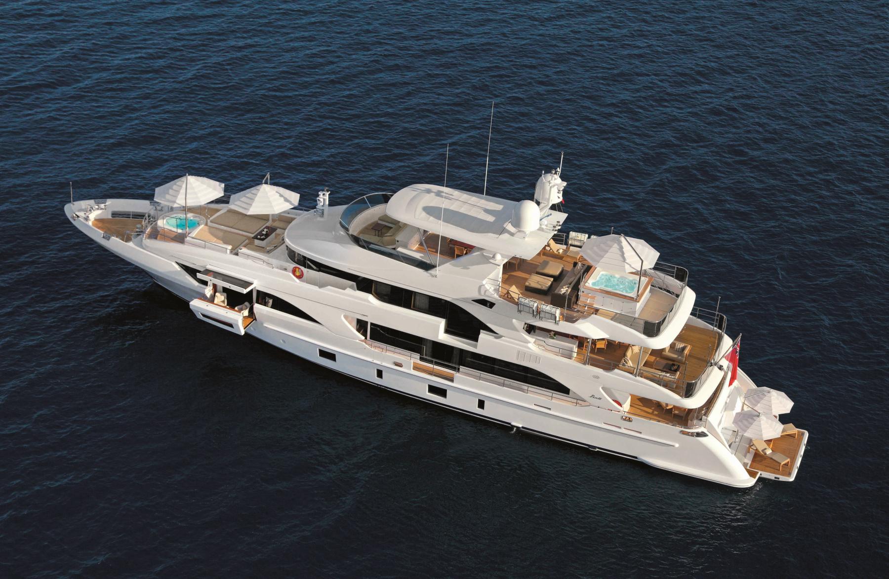 Gruppo Azimut-Benetti con i suoi yacht di lusso al Miami Boat Show 2014