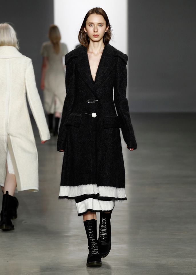 Calvin Klein Collection autunno-inverno 2014-2015 alla New York Fashion Week con il suo stile delicato