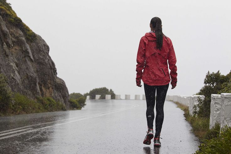 Correre con la pioggia: ecco l&#8217;attrezzatura necessaria per un allenamento efficace