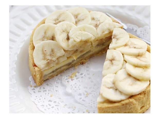 La crostata di banane e crema con la ricetta per i bambini