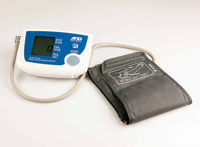 Come misurare la pressione arteriosa correttamente con l&#8217;apparecchio elettronico