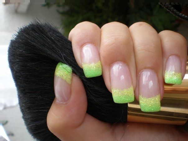 Decorazioni semplici per unghie con la nail art da fare in 10 minuti