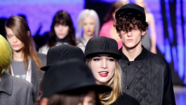 Sfilate New York Febbraio 2014: lo sporty chic di DKNY, guest Rita Ora, collezione AI 2014 2015