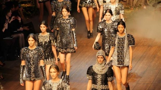 Sfilate Milano Moda Donna 2014: Cappuccetto Rosso e le principesse delle favole di Dolce &#038; Gabbana