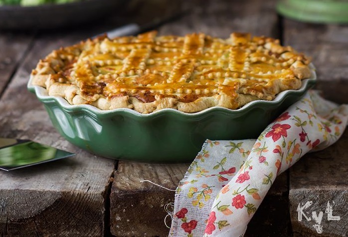 Torta salata con radicchio e besciamella, la ricetta squisita