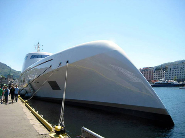 Sottomarino allestito come hotel di lusso per gli innamorati