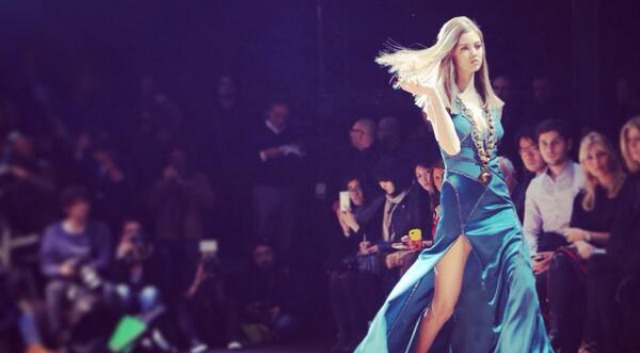 La donna Versace per l’autunno inverno 2014-2015 alla Milano Fashion Week