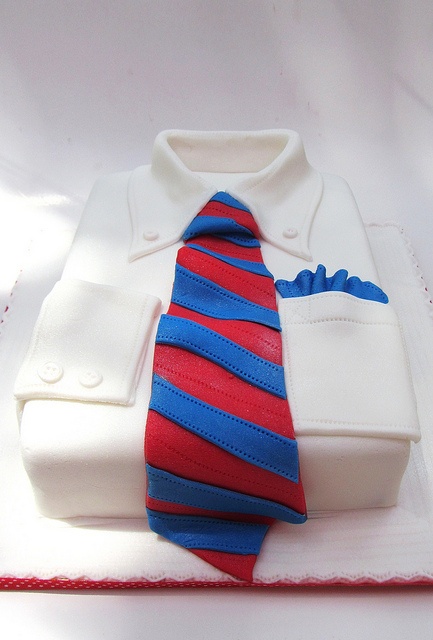 Torta cravatta e camicia